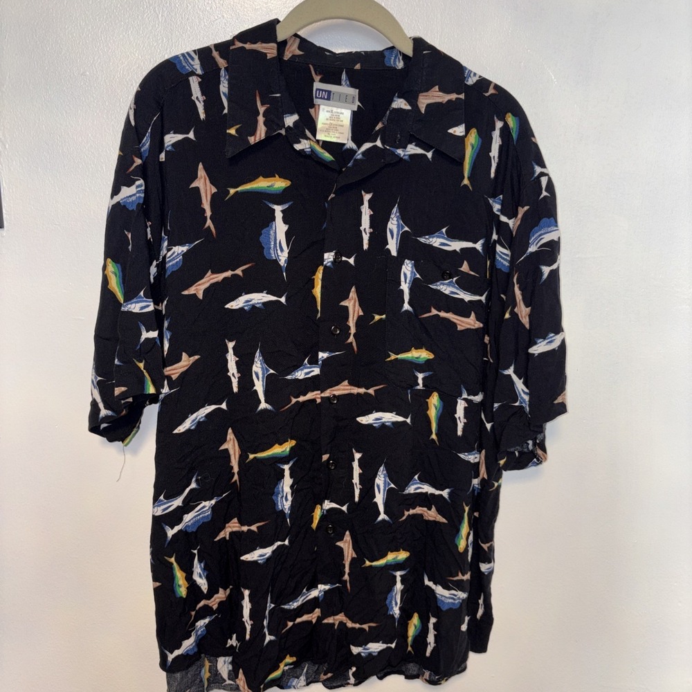 Untied Men's XLT  Hawaiian Fish Print Casual Button Down‎ Shirt